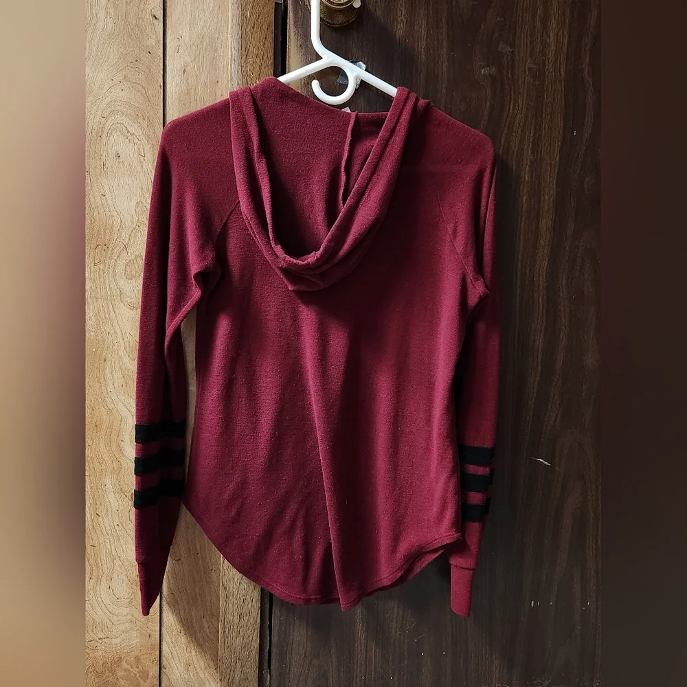 Maroon sugar skull long sleeve Tee with hood - Picture 2 of 3